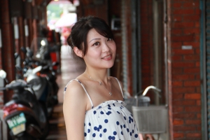 旅遊鏡18-135 捉到的女生