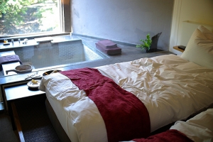 在最高溫的天氣去泡溫泉（最蠢）