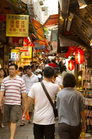 塞爆的九份山城