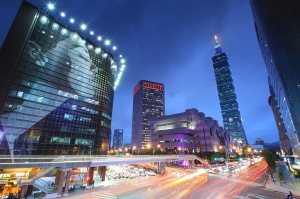 陰雨天之信義區天橋