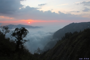 【高山雲湧】