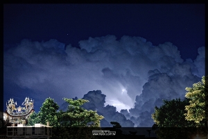今晚。雲很詭異!