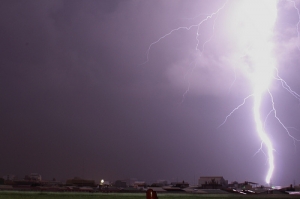 新手花半小時才拍到一張的閃電
