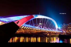 萬紫千紅陽光橋 by Dino