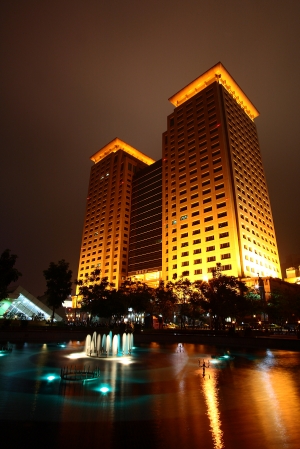 原來板橋車站的夜景真的不錯