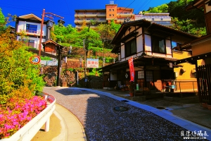 『春の合掌集落。立山雪峽谷散策』