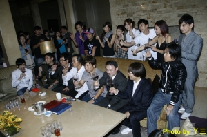 ▲金鐘慶功▼中天&痞子英雄