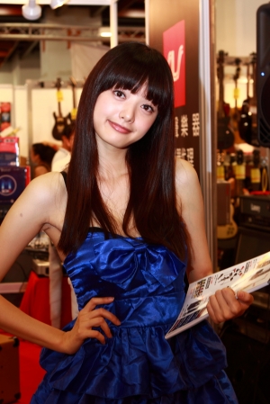 2010世貿樂器大展(氣質美女)