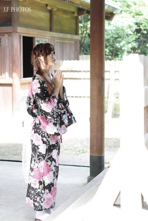 小Hanna 神社和服外拍