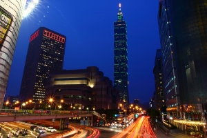 [60D] 初拍 Taipei 101 車軌
