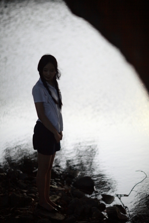 被晚风吹乱的鬓角