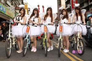 ▲艋舺進天宮保儀大夫遶境▼可愛小天使