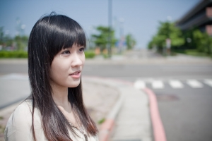 夏季。Ivy。馬路旁