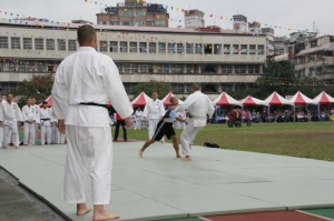 2012/12/08 住家附近的國小校慶