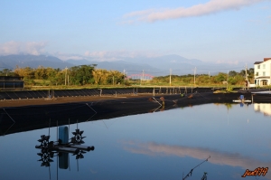魚塭風景圖一張