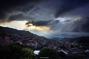 九份山城耶穌光 華燈初放