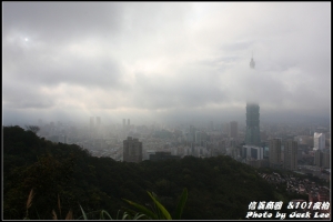 烏雲罩頂の101---陳董的心情寫照。