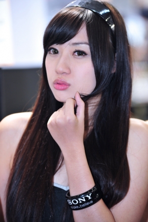 100/12/04 台北世貿資訊月 Show Girl