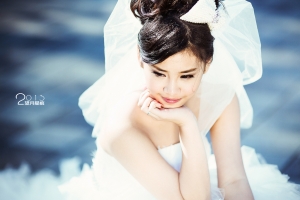 穿著婚紗的草莓