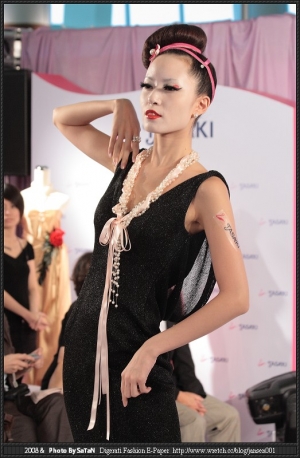 名模白歆惠化身真珠美人魚