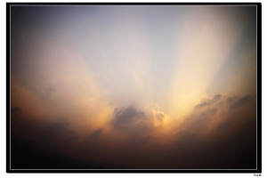 往上射的耶穌光喔