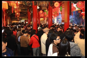 年初一，好運旺旺來，廟宇走春　by賤章