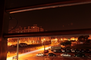 欄杆外的夜深人靜