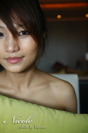 。 Nicole 。