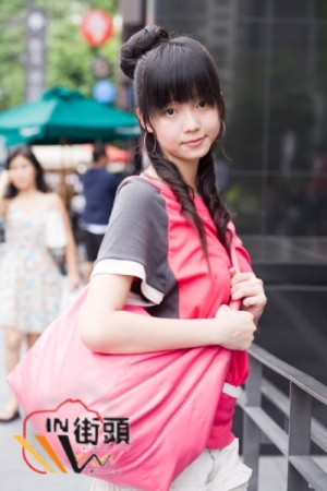 小予 勤美誠品街頭穿搭