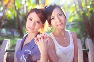 小 { 羽 and 雞 }
