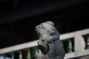 也算建築吧？廟宇前面的石獅子