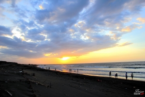 竹圍漁港夕照~還我乾淨的沙灘!!!