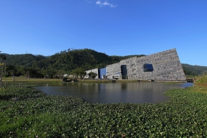 蘭博烏石與城堡