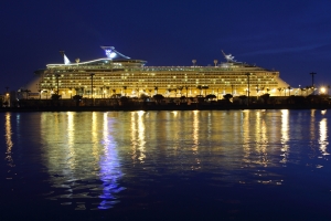 皇家加勒比海郵輪公司旗下『海洋水手號』首航高雄港一張