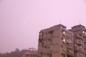 閃閃閃，我也拍閃電了～