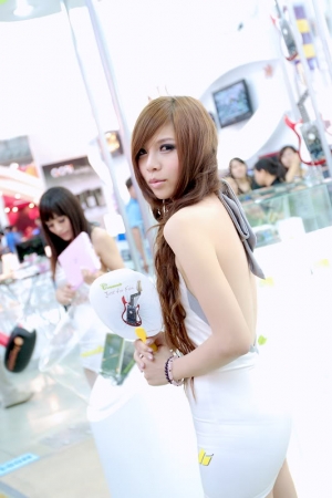 + Pinky 小葵 Neko + In Computex