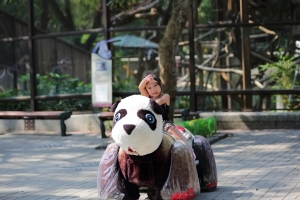 我的寶貝女兒小紜(壽山動物園)