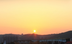 公司外的夕陽