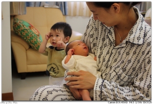 探望剛出生的小妹妹