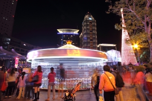 耶誕竹筍旁的blingbling