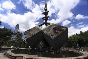 台灣系列●夏日晴空漫步公園趣●