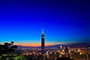 2013.8月 象山101 .霧濛濛.日落色溫!!