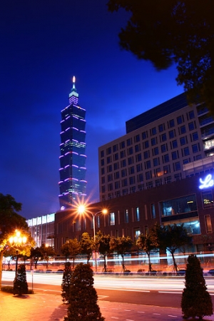 初夏的夜晚-信義區隨拍