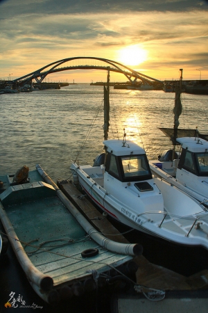 紅透半邊天 永安彩虹橋