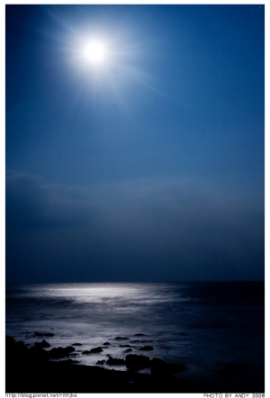 在只月光的海邊之墾丁依然是晴天。