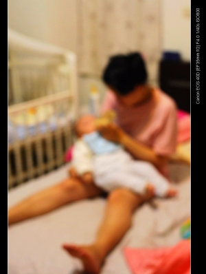寶貝女兒(四個月)間單生活照
