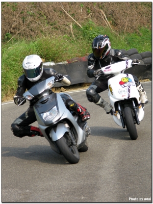 小型賽車場拍機車...