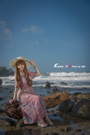 。。。Luna 夏末比基尼。。。