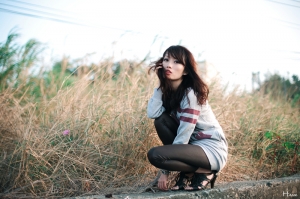 wander in the village - lesley